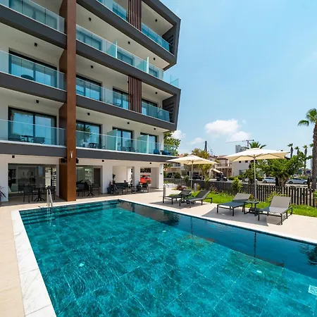 Lägenhetshotell Waterside Sea View Paphos